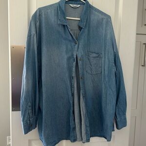 Old Navy Boyfriend Denim button down shirt XL. EUC. No tags, worn once.